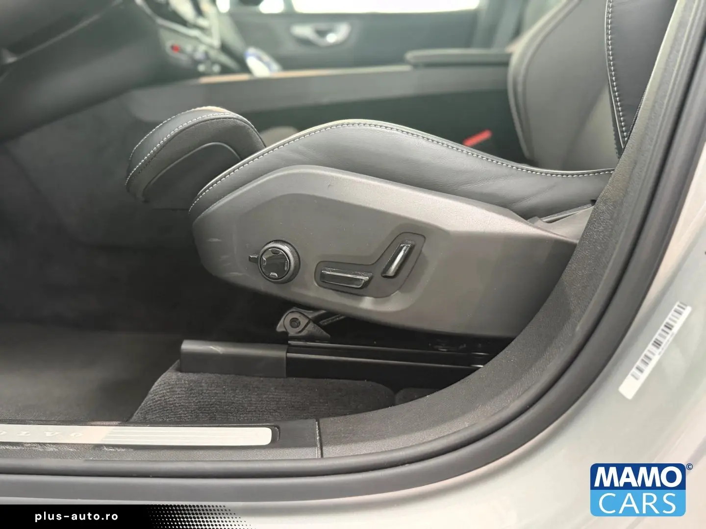 VOLVO XC60 T6 AWD Plus Dark ACC BLIS 360  HUD PANO