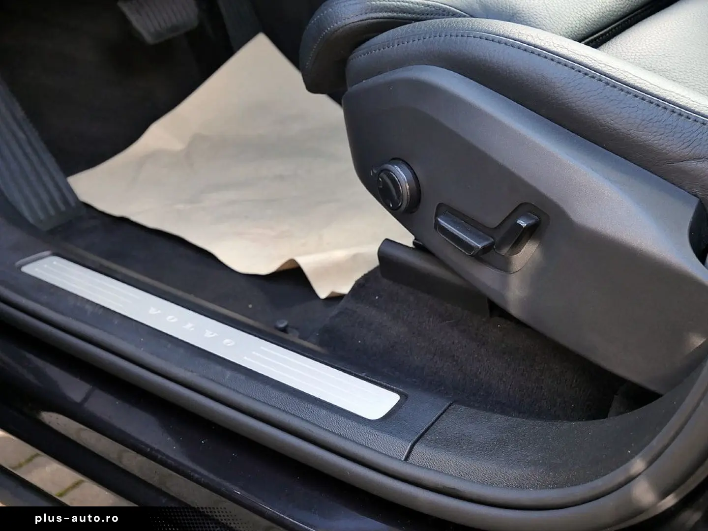 VOLVO XC60 2.0 Plus Bright Recharge Plug-In Hybrid AWD