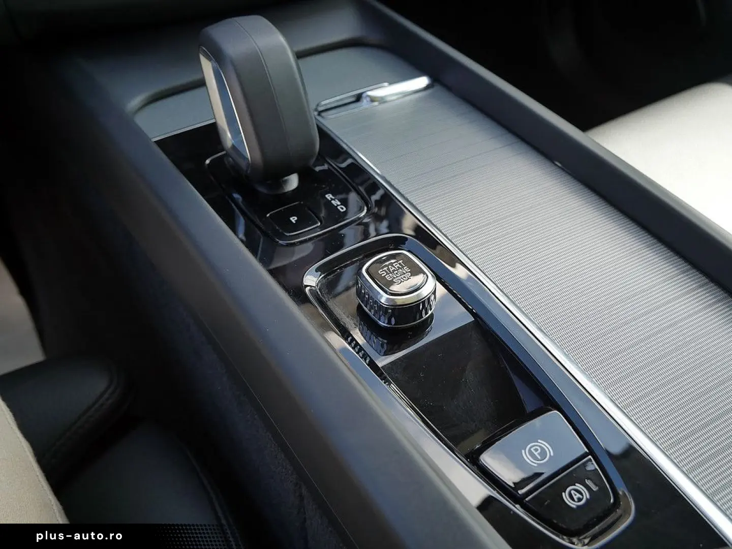 VOLVO XC60 2.0 Plus Bright Recharge Plug-In Hybrid AWD