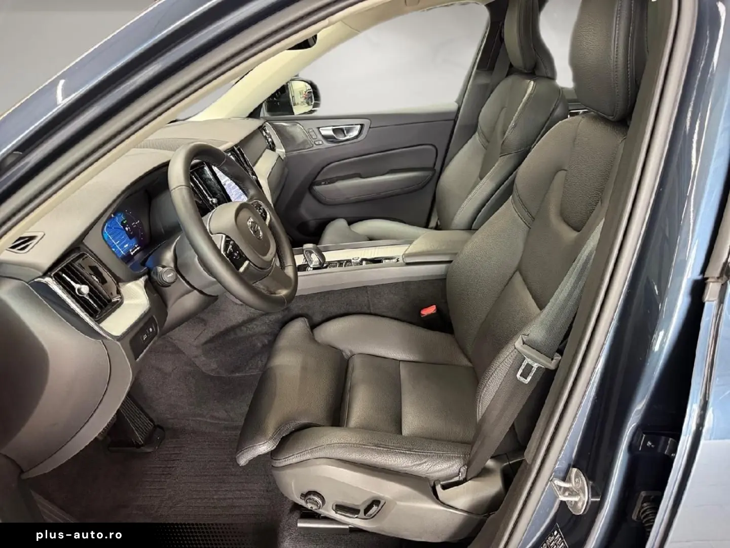 VOLVO XC60 Plus Dark Recharge Plug-In Hybrid AWD