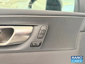 VOLVO XC60 T6 AWD Plus Dark Recharge ACC BLIS PANO HUD