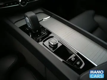 VOLVO XC60 T6 AWD Plus Dark Recharge ACC BLIS PANO HUD