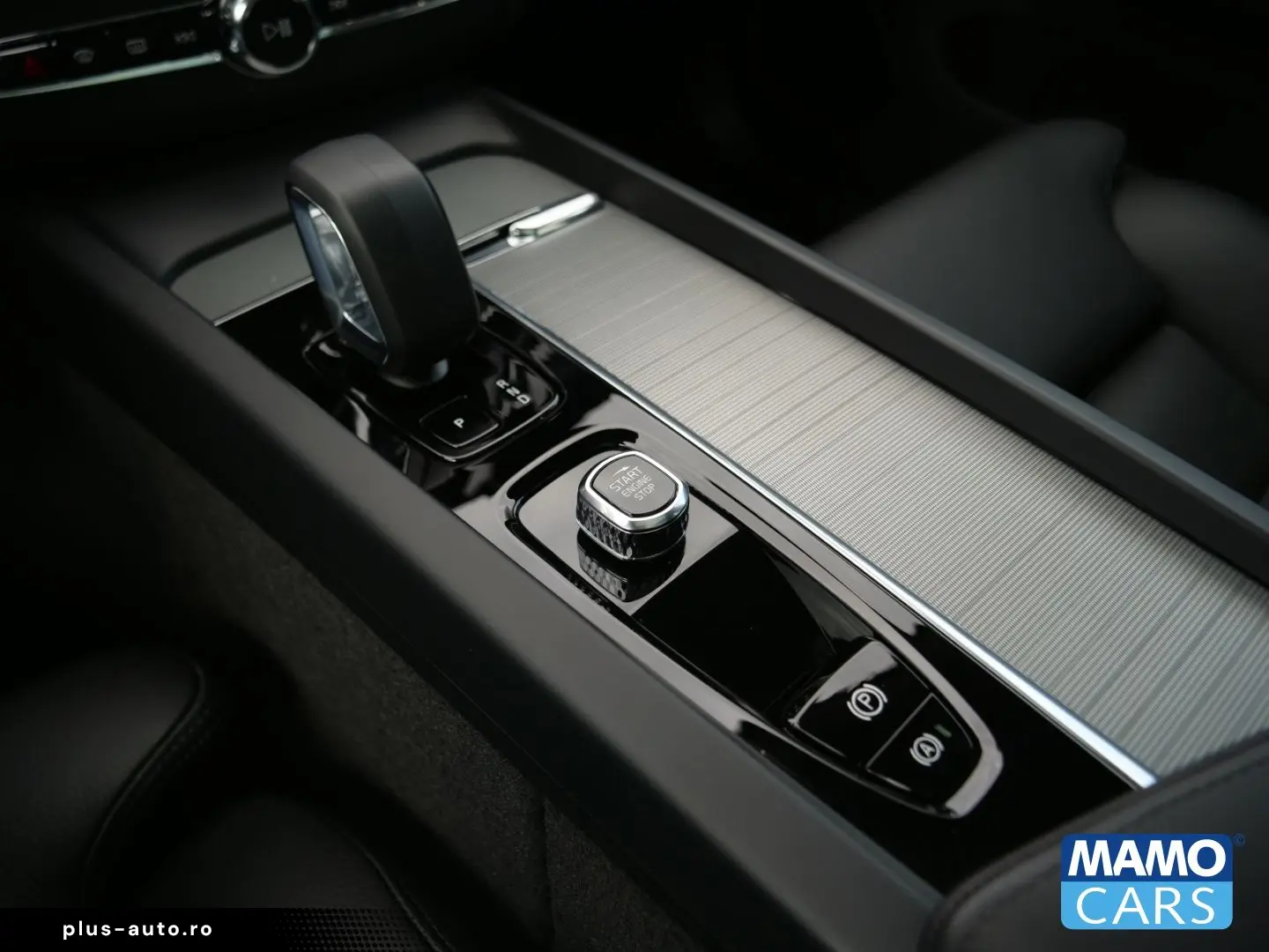 VOLVO XC60 T6 AWD Plus Dark Recharge ACC BLIS PANO HUD