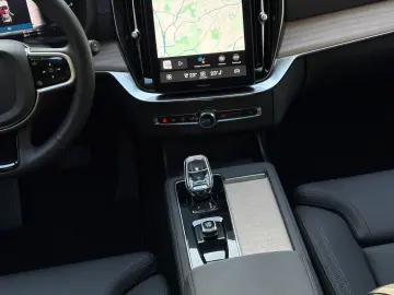 VOLVO XC90 T8 Plus Bright FourC AHK PANO 360  Facelift