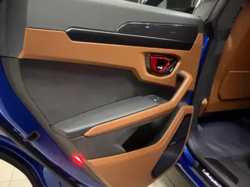 Lamborghini URUS SE CARBON B&O MASSAGE PANO HEADUP FULLOPT!!