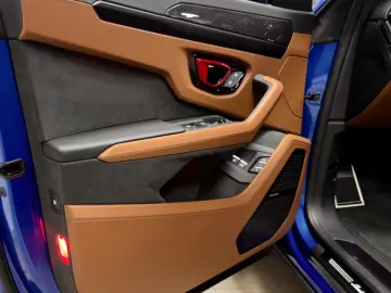 Lamborghini URUS SE CARBON B&O MASSAGE PANO HEADUP FULLOPT!!