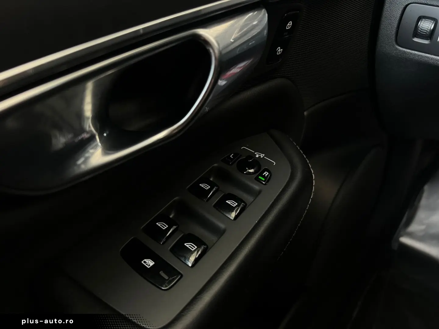 VOLVO XC90 2020 — imagine 35
