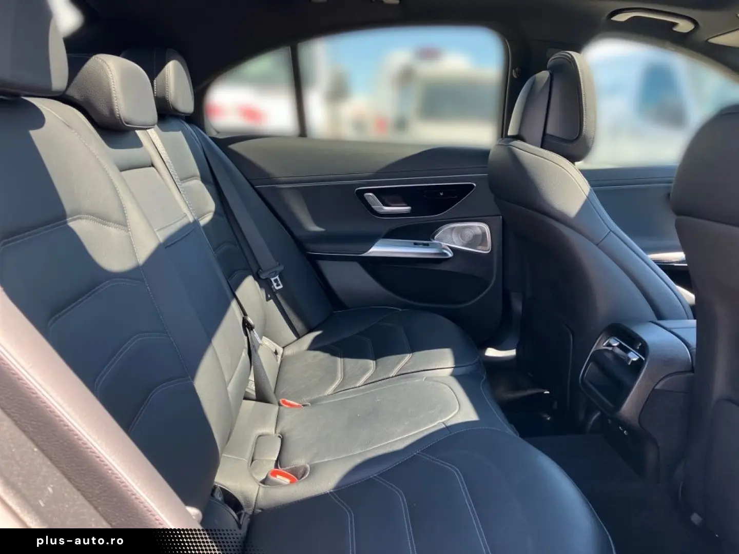 MERCEDES-BENZ E 300 e 4M AMG Night SUPERSCREEN Pano