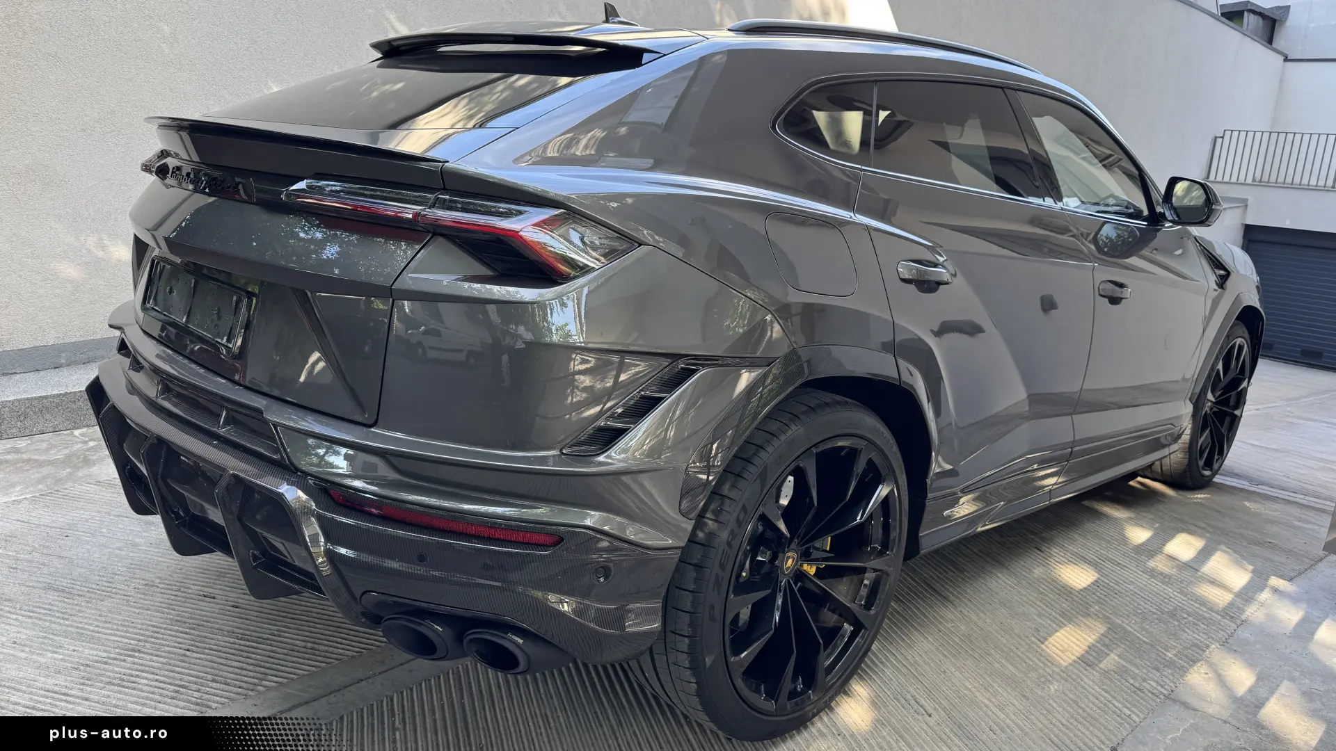 URUS S Carbon