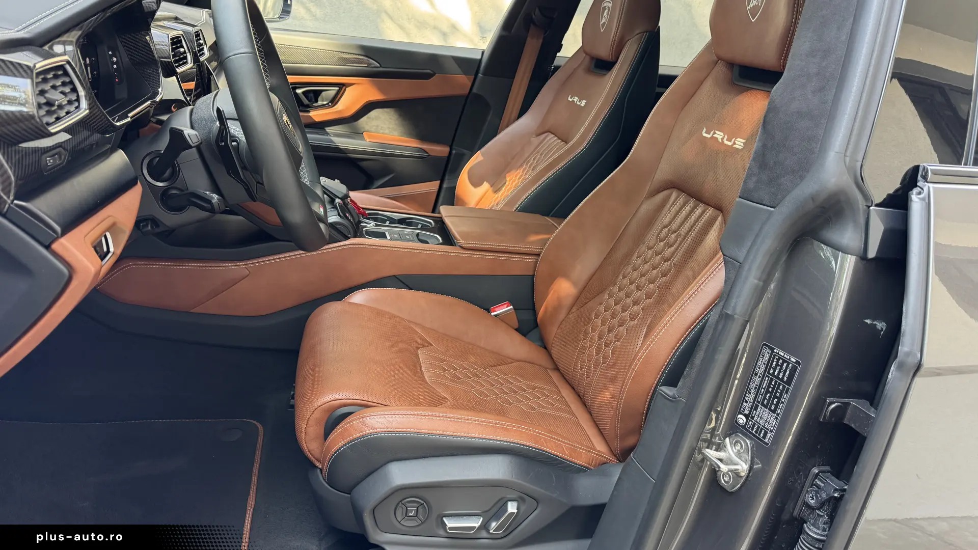 URUS S Carbon