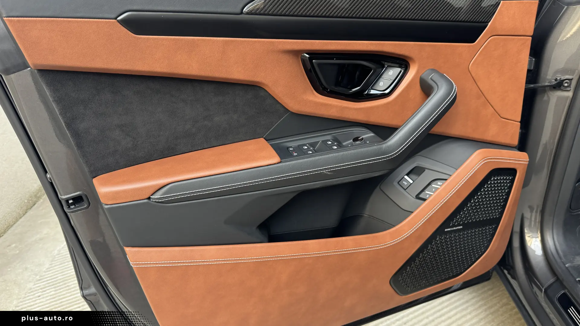 URUS S Carbon