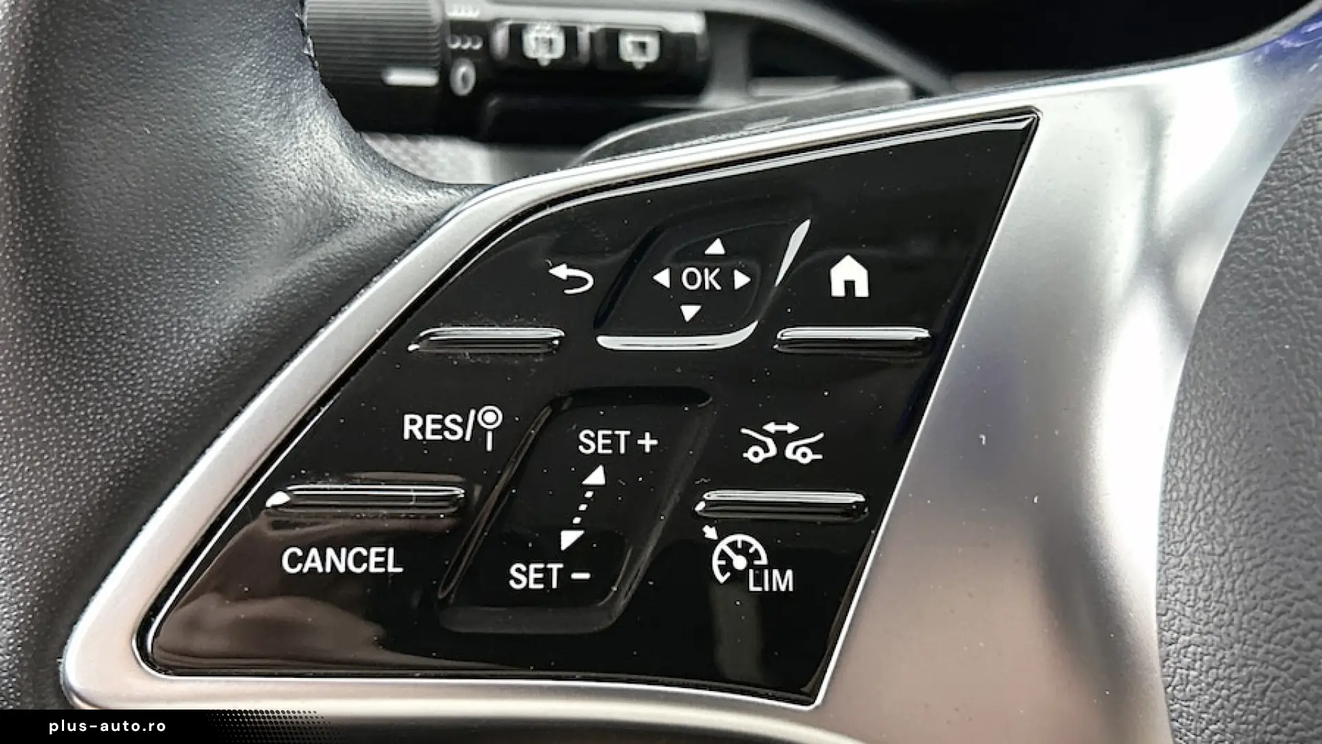 Mercedes-Benz GLC 300e 4MATIC Luxury Line
