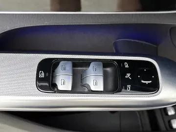 Mercedes-Benz GLC 300e 4MATIC Luxury Line