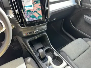 VOLVO XC40 Core 2WD Apple CarPlay El. Heckklappe Klima