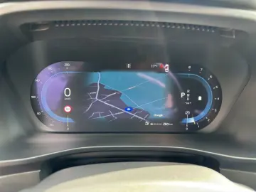 VOLVO XC40 Core 2WD Apple CarPlay El. Heckklappe Klima