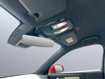 VOLVO XC40 Core 2WD Apple CarPlay El. Heckklappe Klima