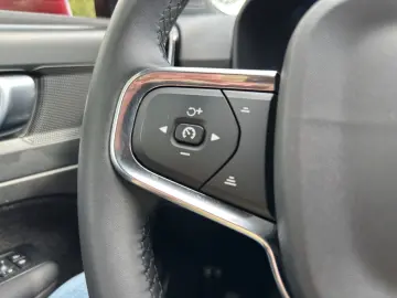 VOLVO XC40 Core 2WD Apple CarPlay El. Heckklappe Klima