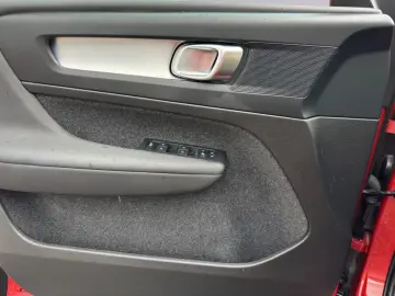 VOLVO XC40 Core 2WD Apple CarPlay El. Heckklappe Klima