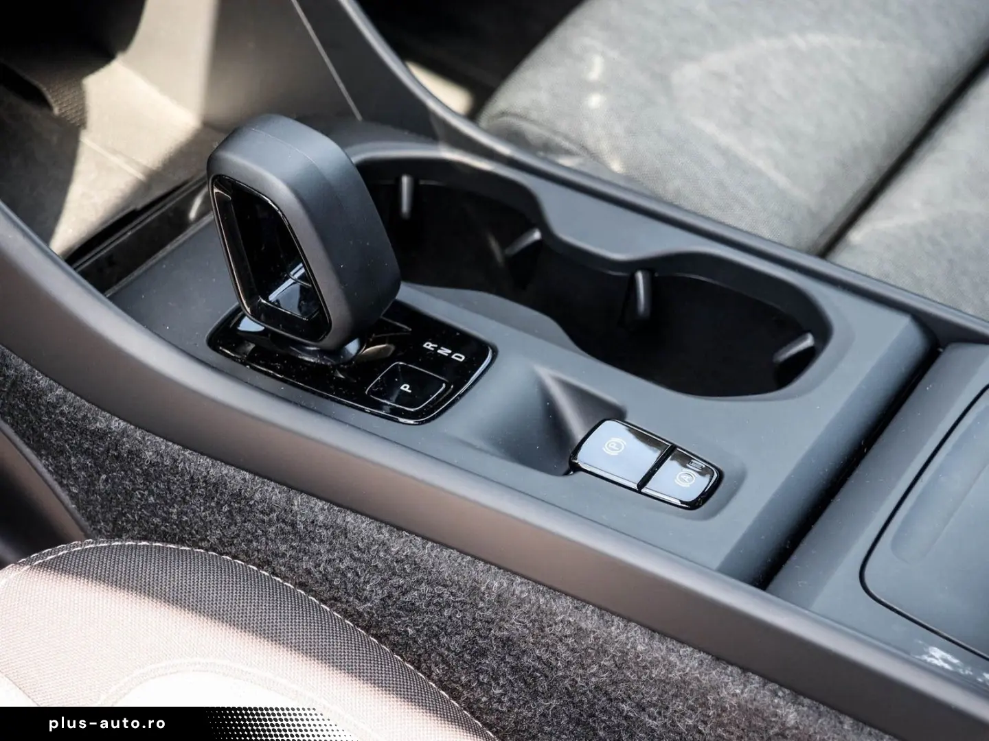 VOLVO XC40 B3 (B) Core #LED PDC Google RFK Allwetter