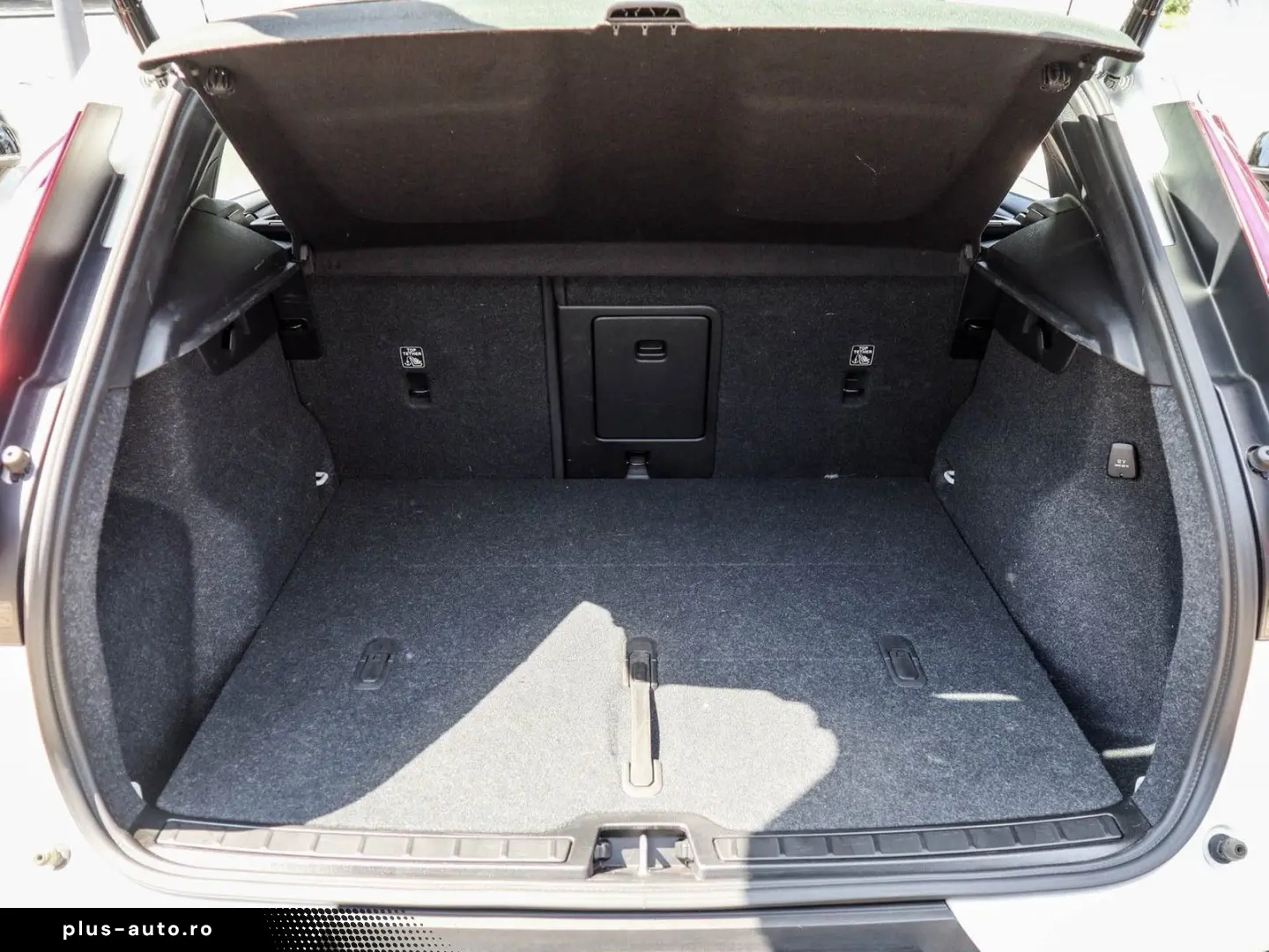 VOLVO XC40 B3 (B) Core #LED PDC Google RFK Allwetter