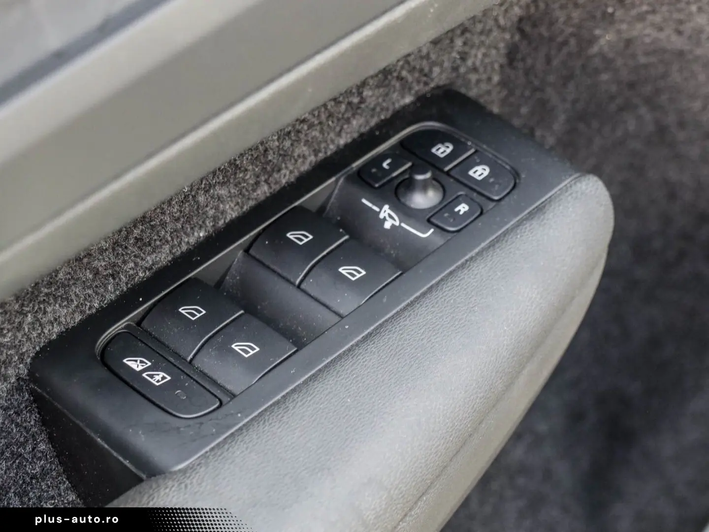 VOLVO XC40 B3 (B) Core #LED PDC Google RFK Allwetter
