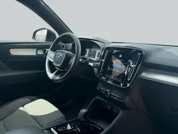 VOLVO XC40 B3 B DKG Plus Black Edition