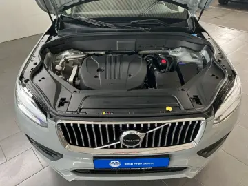 VOLVO XC90 B5 Core 7Sitzer Aut Leder Maps LED 19&apo…