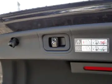 MERCEDES-BENZ C 400 e 4M   AMG BURM AHK DISTR KAM