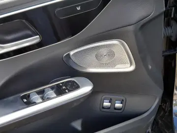 MERCEDES-BENZ C 400 e 4M   AMG BURM AHK DISTR KAM