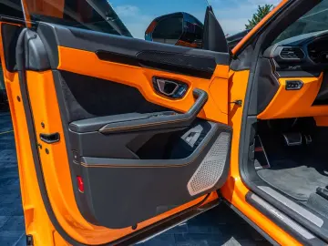 LAMBORGHINI Urus S