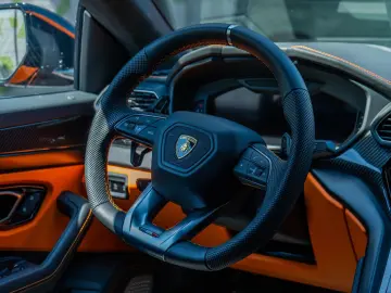 LAMBORGHINI Urus S