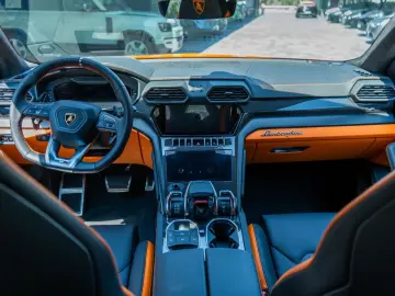 LAMBORGHINI Urus S