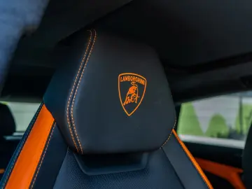 LAMBORGHINI Urus S