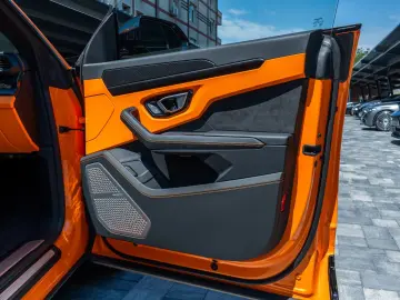 LAMBORGHINI Urus S