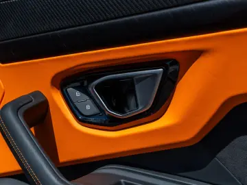 LAMBORGHINI Urus S
