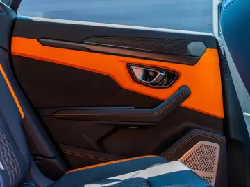 LAMBORGHINI Urus S