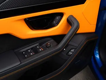 LAMBORGHINI URUS S 2024