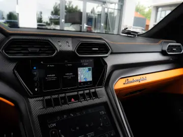 LAMBORGHINI URUS S 2024
