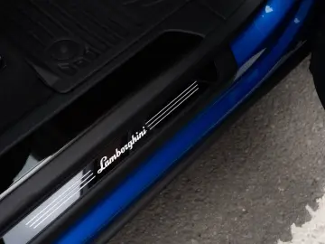 LAMBORGHINI URUS S 2024