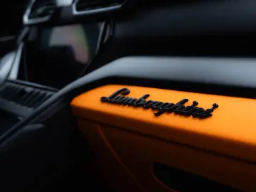 LAMBORGHINI URUS S 2024