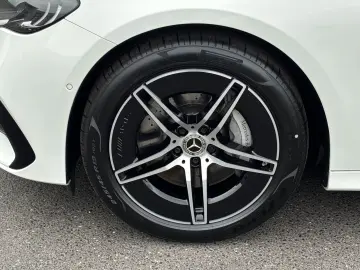 MERCEDES-BENZ E 220 d Limousine AMG Line  Distronic