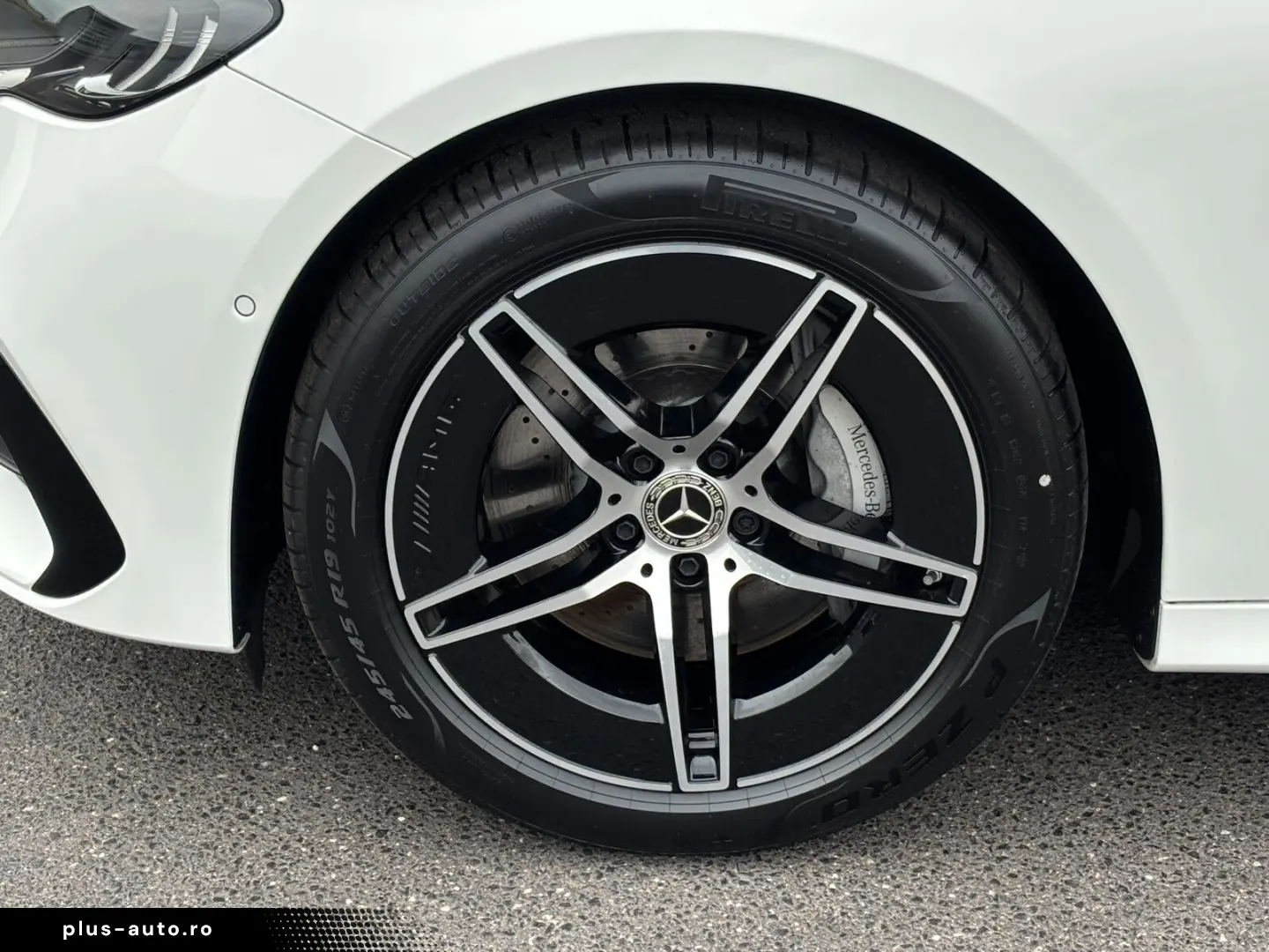 MERCEDES-BENZ E 220 d Limousine AMG Line  Distronic