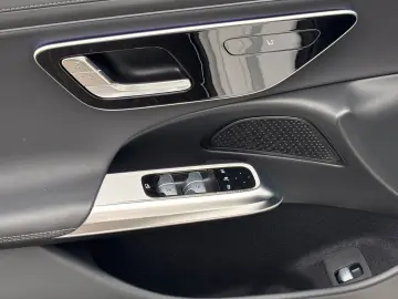 MERCEDES-BENZ E 220 d Limousine AMG Line  Distronic