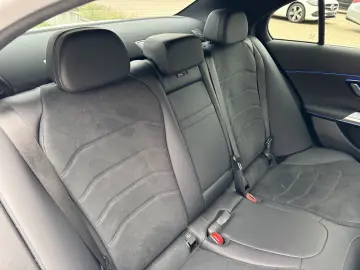 MERCEDES-BENZ E 220 d Limousine AMG Line  Distronic