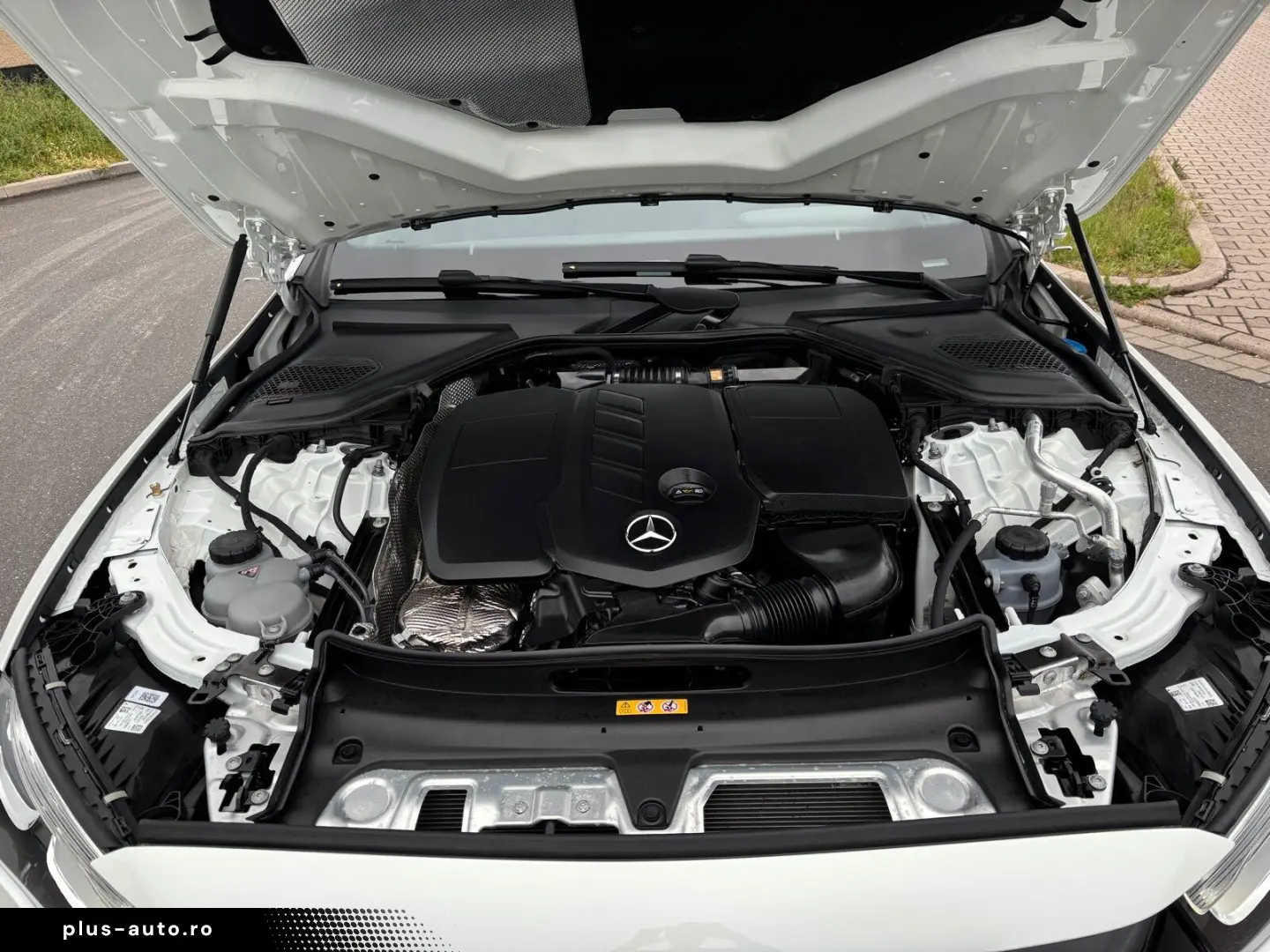 MERCEDES-BENZ E 220 d Limousine AMG Line  Distronic