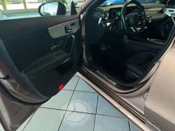 MERCEDES-BENZ CLA 250 e AMG Line HeadUp Pano Standheizung