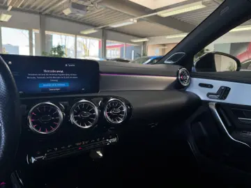 MERCEDES-BENZ CLA 250 e AMG Line HeadUp Pano Standheizung