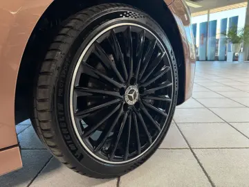 MERCEDES-BENZ CLA 250 e AMG Line HeadUp Pano Standheizung
