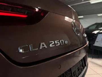 MERCEDES-BENZ CLA 250 e AMG Line HeadUp Pano Standheizung