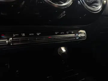 MERCEDES-BENZ CLA 250 e AMG Line HeadUp Pano Standheizung
